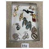 GROUP OF PIERCED EARRINGS