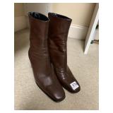 BROWN ANNE KLEIN SIZE 7-1/2 M BOOTS
