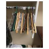 GROUP OF HANGERS AND WASTE BASKET WITH SMALL