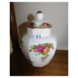 ROYAL ALBERT OLD COUNTRY ROSE 8 1/2" H COVERED JAR