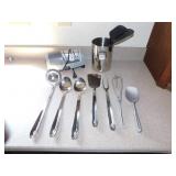 UTENSIL HOLDER/SERVING PIECES
