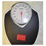 330  LBS POUND SCALE