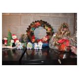 HOLIDAY GROUP PINECONE WREATH, SMALL TRAIN