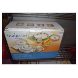 MAIN STAY 16 PIECE DINNER WEAR SET