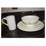 POTTERY BARN CHINA SERVICE 8 DINNER PLATE, 7 LUNCH