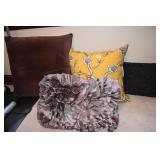 PILLOWS GROUP 4 INCL. BROWN, GRAY RUFFLE, YELLOW