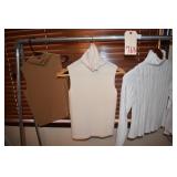 TURTLE NECK, CASHMERE, HOLE ON TURTLE NECK AT NECK