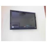 VIZIO HD TV 32" - WALL BRACKET NOT INCLUDED