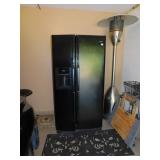 REFRIGERATOR FRIGIDAIRE ICE AND WATER ON DOOR 35"