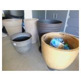 GROUP OF PLANTERS 1/2 PLASTIC