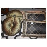 4 ACCENT PILLOWS