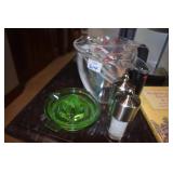 OXO MEASURING CUPS , ASSORTED SPICES