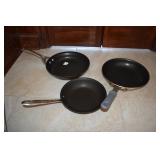 BAKERS & CHEF 10" SKILLET, ALL CLAD EMERILL
