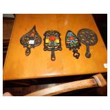 4 TRIVETS