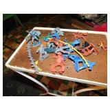 COWBOY & INDIAN PLASTIC MEN