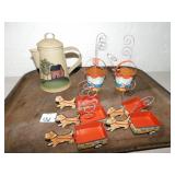 METAL WATER PITCHER, 5 DOGS PULLING CART, 2