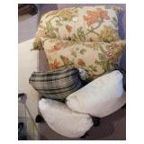 5 PILLOWS 2 FLORAL PRINT 25" X 16" AND OTHERS