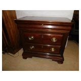 NIGHT STAND JAMESTOWN STERLING, 3 DRAWER 1 OF THE
