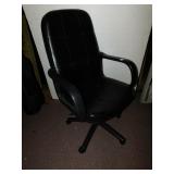 BLACK OFFICE CHAIR, GREAT CONDITION