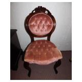 LIGHT PINK VELVET CHAIR WITH TUFTUD SEAT AND
