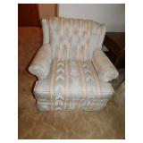 STRAIGHT CHAIR TUFTED BACK