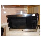 KENMORE MICROWAVE STAINLESS AND BLACK