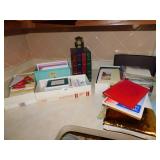 LARGE COLLECTION OF ASSORTED CARDS