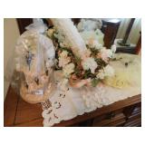 CAKE WEDDING TOPPER, FLOWERS, AND HAT