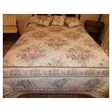 QUEEN SIZE BEDDING SET WITH FLORAL DESIGN
