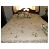 QUEEN SIZE BEDDING SET WITH FLORAL DESIGN,