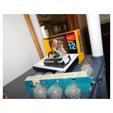 KODAK INSTOMATIC CAMERA AND FLASH BULBS