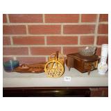 SETS OF COASTERS, MINI VASE, WOODEN DISH