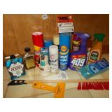 GROUP OF CLEANING SUPPLIES