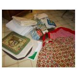 GROUP OF PLACEMATS, KITCHEN TOWELS, AND