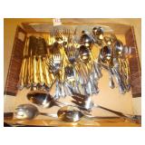 ASSORTED GROUPS OF SILVERWARE