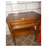 SMALL WOODEN END STAND WHITE FINE FURNITURE 25.5H