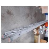 METAL EXTENSION LADDER.