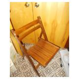 6 WOODEN FOLD OUT CHAIRS. GOOD QUALITY!
