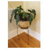 WROUGHT IRON POT HOLDER WITH COMPOSITE FLOWER POT