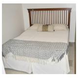FULL SIZE MISSION OAK STYLE WITH BEDDING