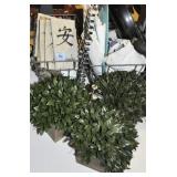 GROUPING: KITCHENWARE AND DECORATIVE ITEMS