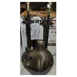 GROUPING: LAMPS, VASE AND WALL DÉCOR