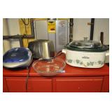 GROUPING: KITCHENWARE: PYREX, COOKBOOKS, ETC.