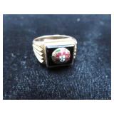 MENS 10K GOLD RING - 6.59 GRAMS