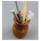 MINIATURE POTTER VASE AND CROCHET HOOKS