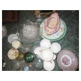 GROUPING: MIS-MATCHED GLASSWARE AND CHINA