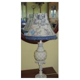 BLUE AND WHITE TABLE LAMP - GRECKO/ROMAN
