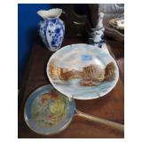 GROUPING: CERAMIC PLATE, VASE, HAND MIRROR, ETC