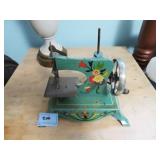 VINTAGE TIN LITHOGRAPH HAND CRANK TOY