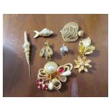 GROUPING: COSTUME JEWELRY - PINS AND PENDENTS